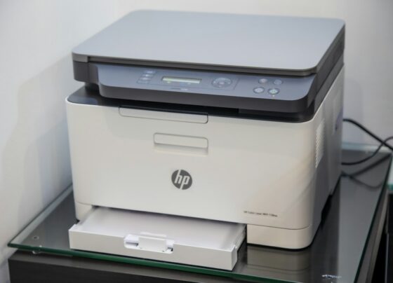 Desktop multifunction printer with paper tray